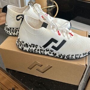 Stylish White Athletic Shoes with Black Accents